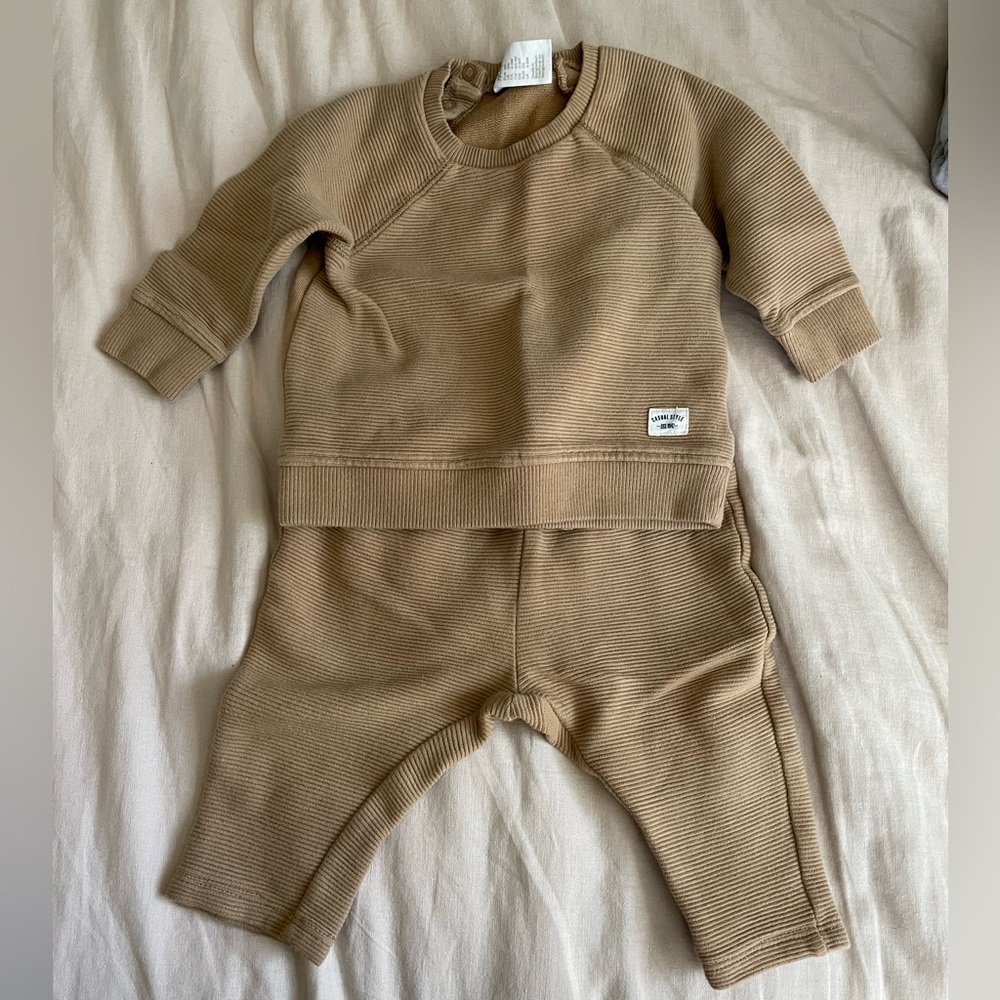H&M sweatsuit set 3-6mo